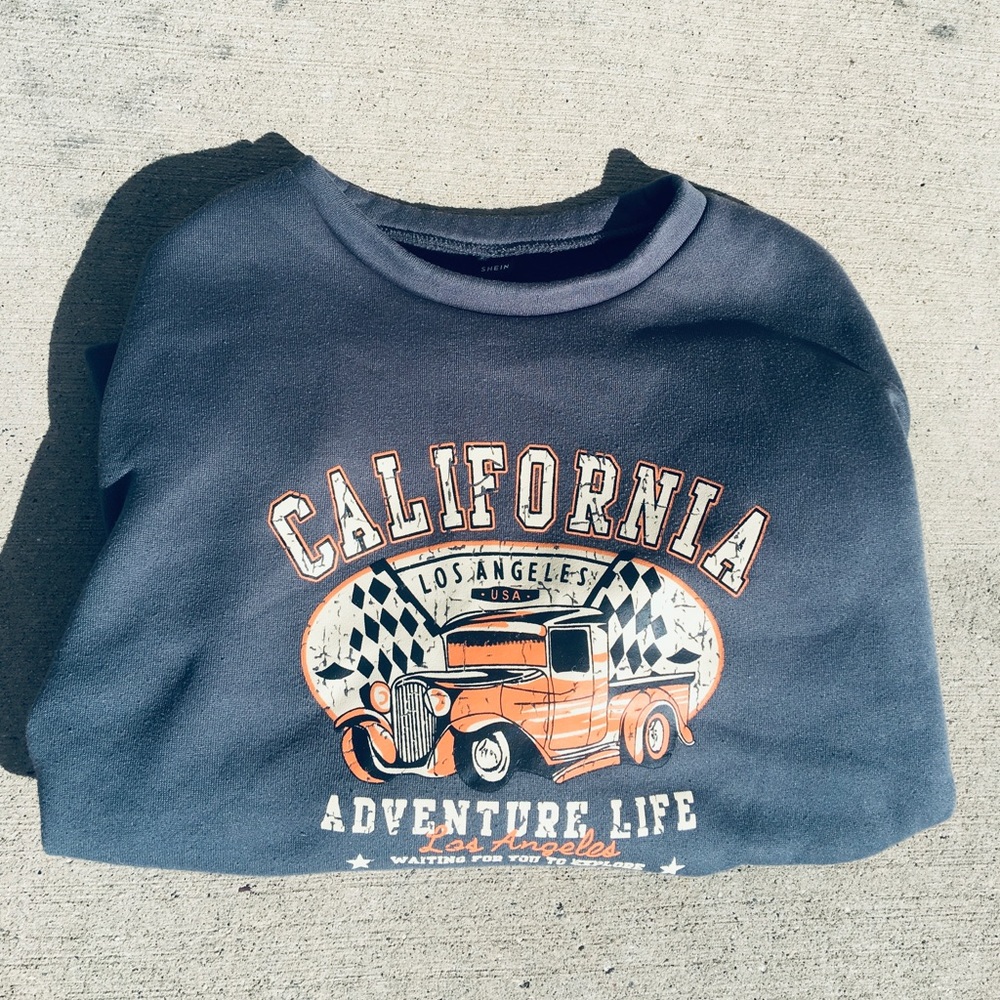 COPY - Oversized Graphic Crewneck!! Super cute and comfy!!